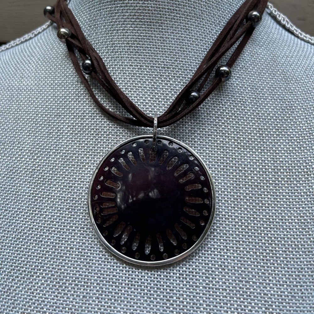 Silpada STERLING CARVED LIP SHELL NECKLACE N1446 - Picture 8 of 9